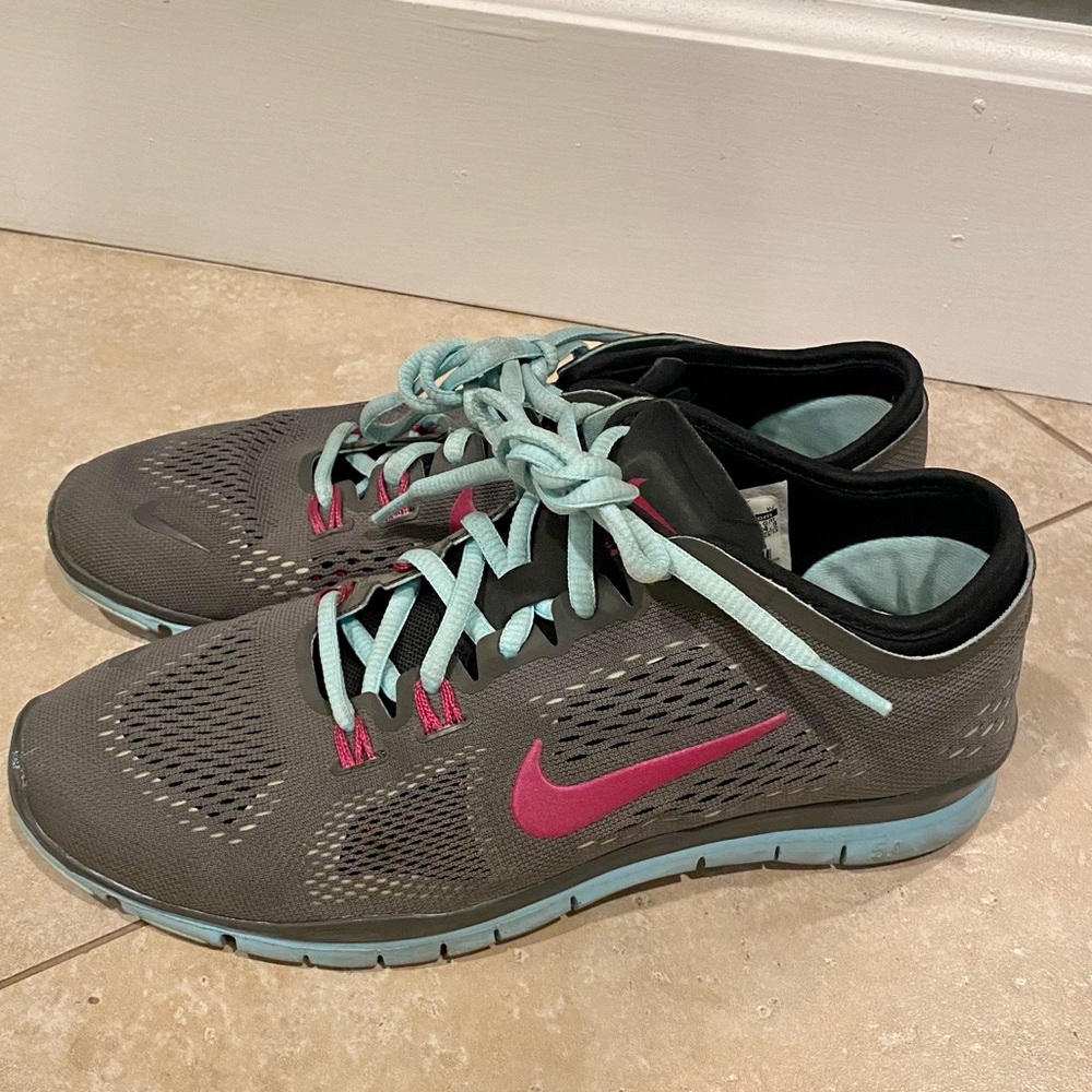 NIKE Women’s Free Running Shoes - Size 7.5